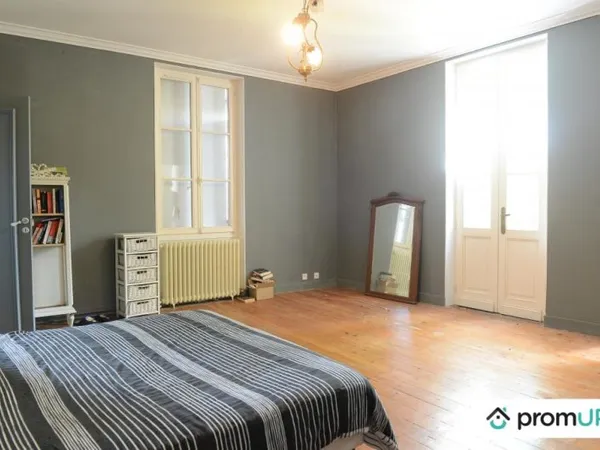 Manoir individuel de 678 m2 à ROAILLAN