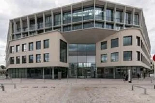 Espace de bureau tout compris pour vous-même et votre équipe à STOP & WORK VERSAILLES CHANTIER