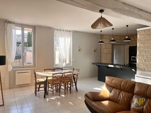Appartement Saintes 3 pièce(s) 77.86 m2 MEUBLE