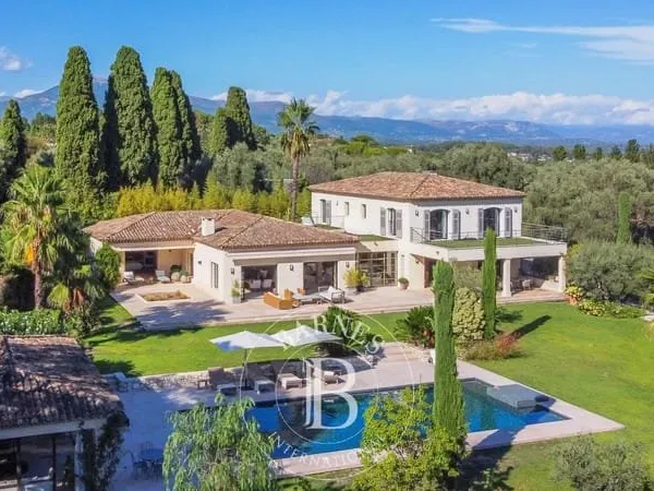 Valbonne - Luxueuse propriété familiale avec maison d'amis - A pied du village - 8 chambres