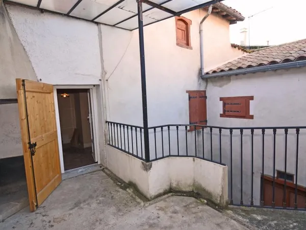 Maison de village de caractère avec cour, terrasse et garage à Rieux Minervois