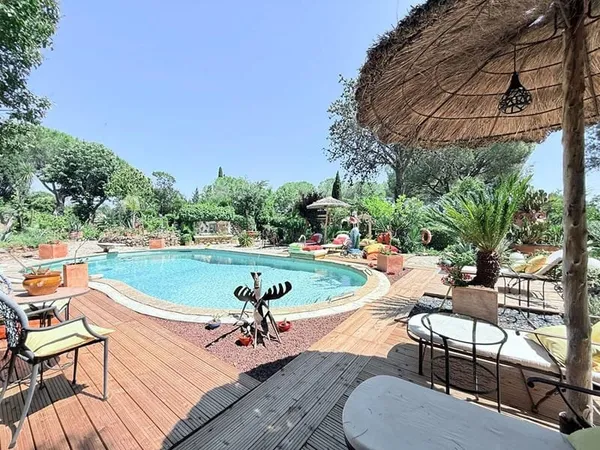 Maison 10 pièces 364 m²