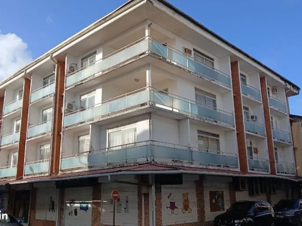 34 Apparts Hôtels avec 2 locaux commerciaux très bien situés