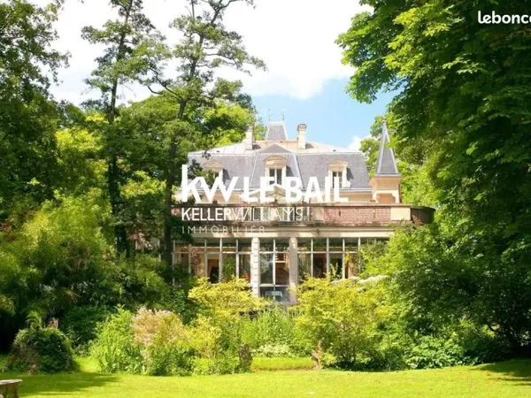 Château 30 pièces 1 736 m²