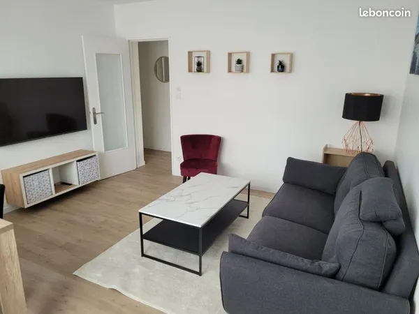 Chambre colocation meublée proche FACS / Université dans T4