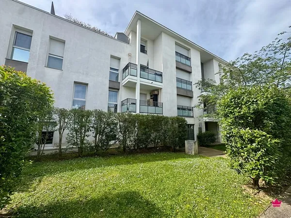 Appartement 1 pièce avec balcon et garage-MEYZIEU