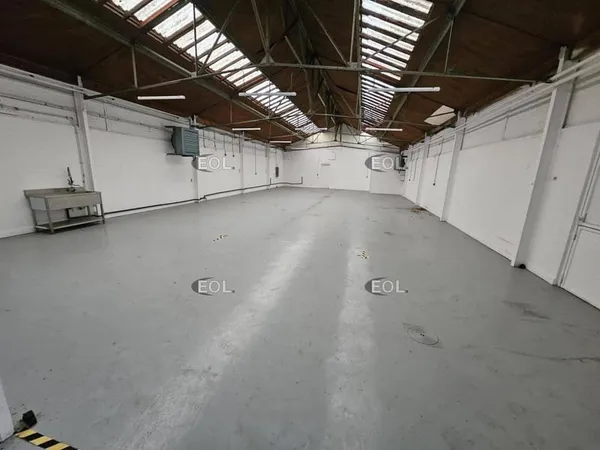 Local d'activité 300 m²
