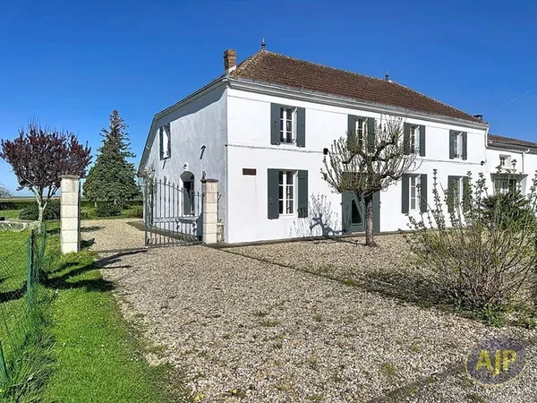 Charentaise de caractère à Saint-Grégoire-d'Ardennes