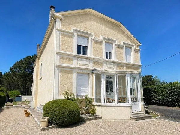 Maison 7 pièces 225 m²