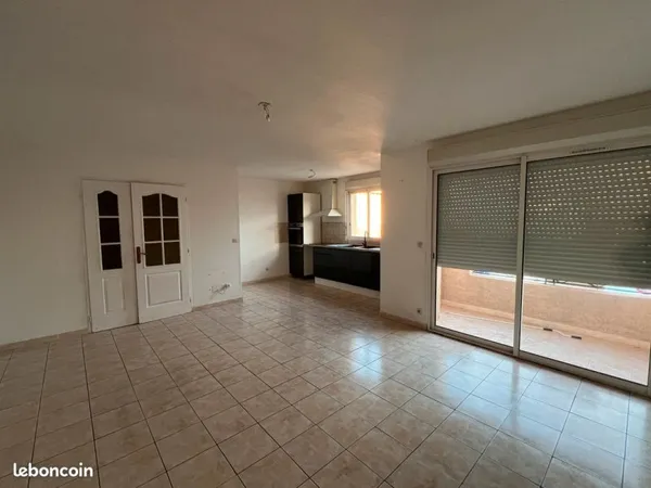 Maison 96.92m² avec terrasse, garage et parking À 150 m de la plage Prix : 240 000