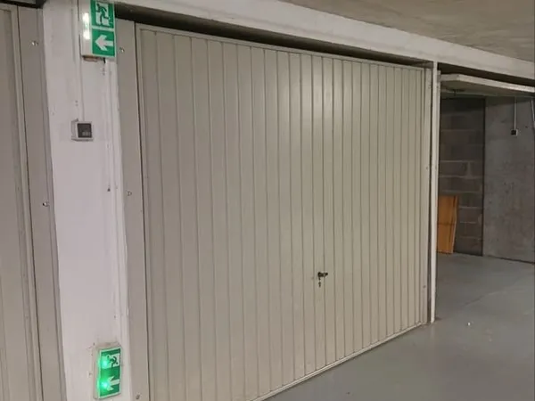 Location Box garage très sécurisé en sous-sol Lyon 4 secteur Croix-Rousse plateau avec éclairage Pro