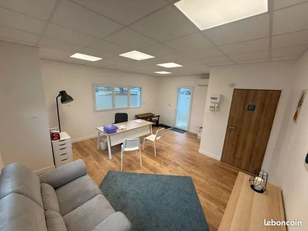 Bureau et espace de travail Location Saint-Jean-d'Illac   470€