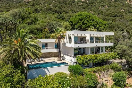 Villa 7 pièces 270 m²