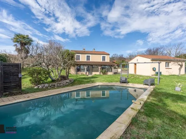 Villa 5 pièces avec piscine au coeur du Lherm.
