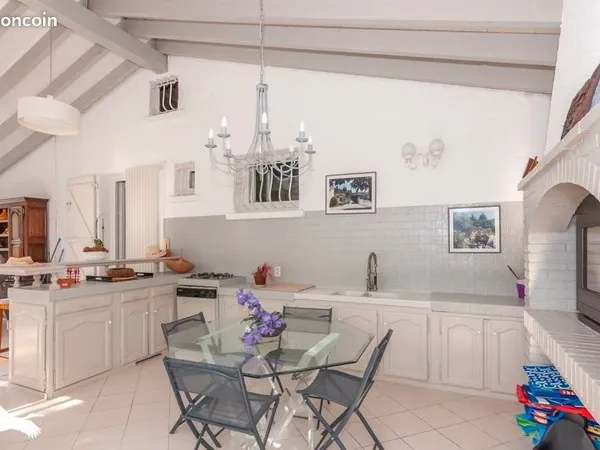 Villa 9 pièces 280 m²