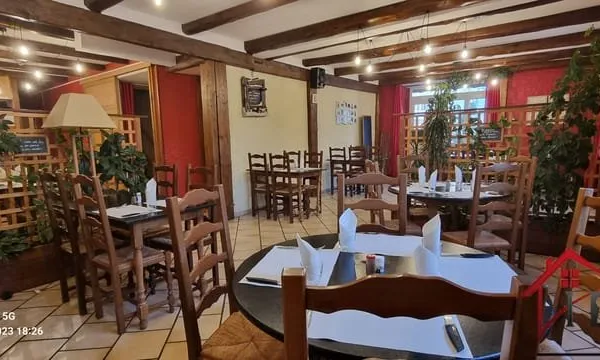 JOUGNE 25370, murs avec activité hôtelière