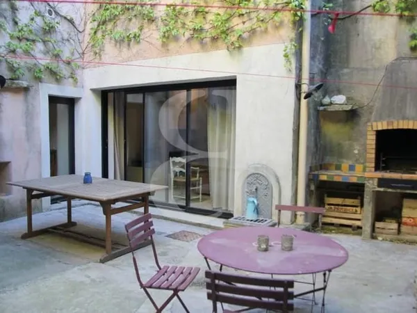 Charmante maison d'environ 150 m² avec extérieur proche de L'I
