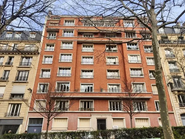EN EXCLUSIVITÉ : APPARTEMENT 5P EN FACE DE LA PLACE ADOLPHE CHÉR
