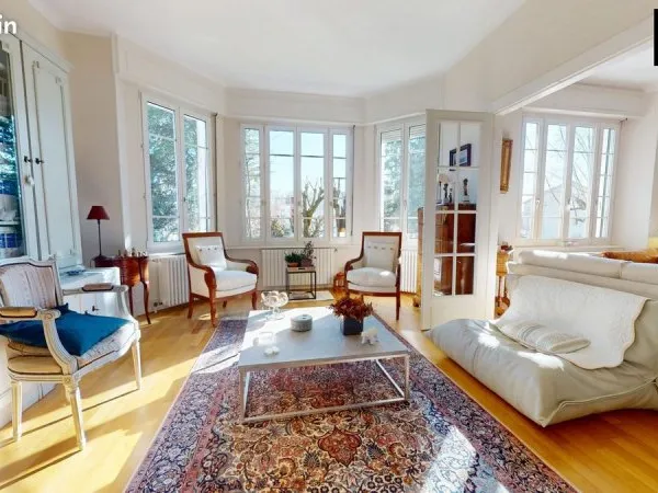 Maison 8 pièces 235 m²