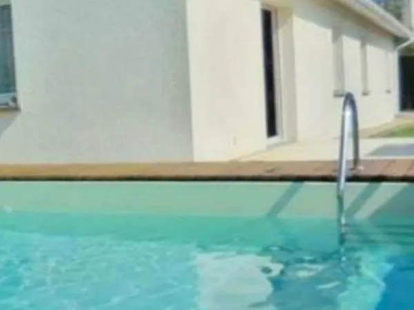 Maison avec jardin et piscine