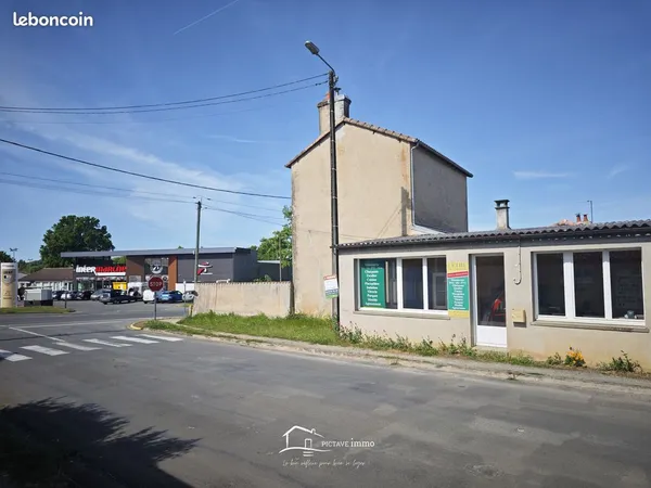 Local 220 m² Lezay