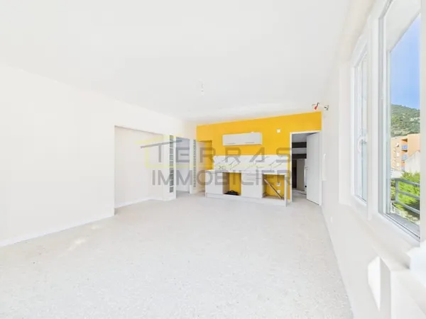 NYONS Appartement de type 2, 63m2 à deux pas du centre ville