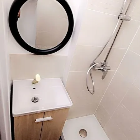 Chambre meublée