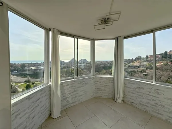VILLENEUVE LOUBET - 2 PIECES EN DERNIER ETAGE - VUE PANORAMIQUE - 2 GARAGES