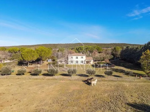 Maison 7 pièces 250 m²