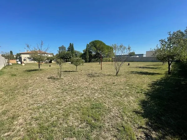 A VENDRE SORGUES ensemble immobilier