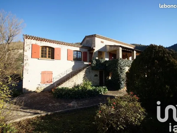 Maison 10 pièces 235 m²