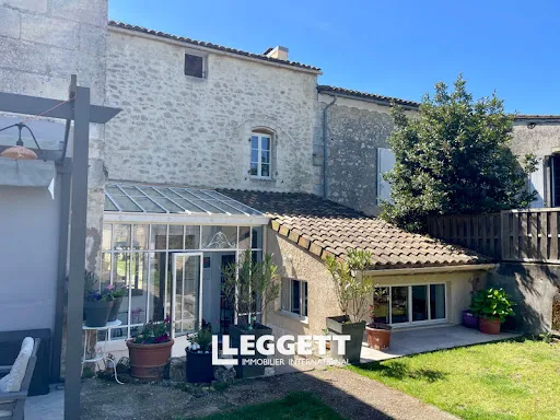Maison 9 pièces 300 m²