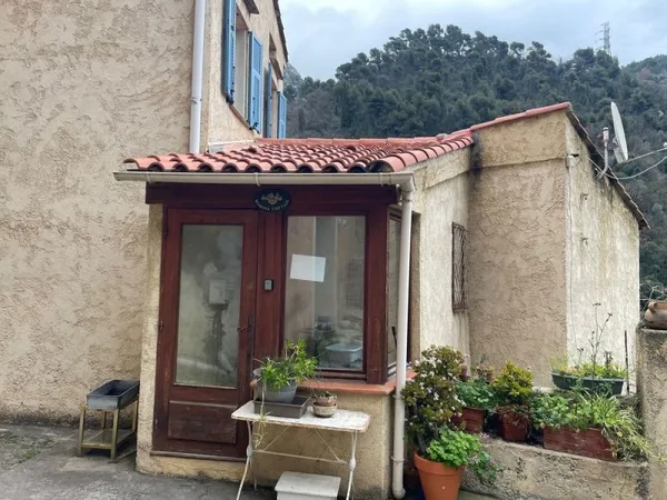 Jolie maison de campagne avec terrasse et jardin