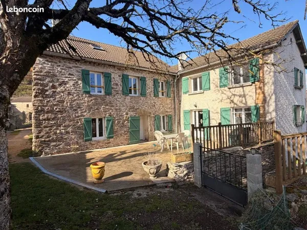 Maison 8 pièces 250 m²