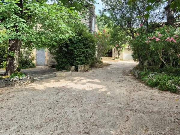 Maison 8 pièces 246 m²