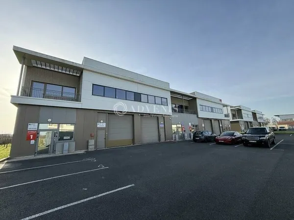 Local d'activité 358 m²