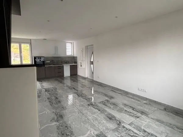 Appartement F4 en duplex avec extérieur privé et clôture