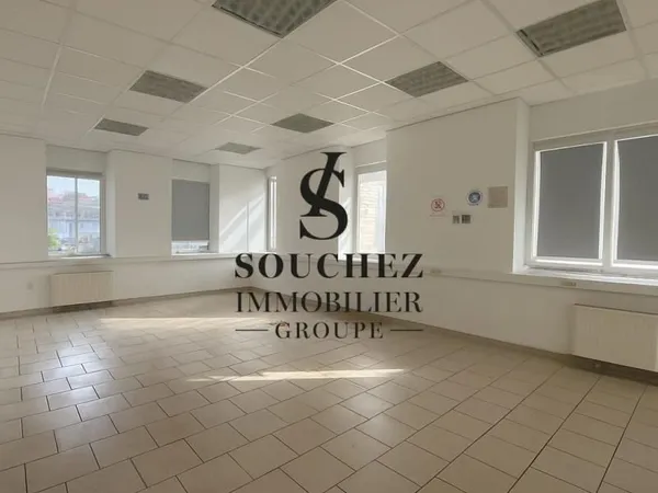 Local bureaux 675 m²