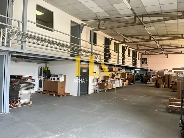 Saint Andre - Ensemble immobilier mixte : entrepôt 530m2 + villa F7 260m2