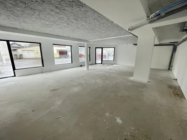 Local commercial 120 m²