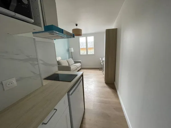 Studio meuble - 1étage côté rue
