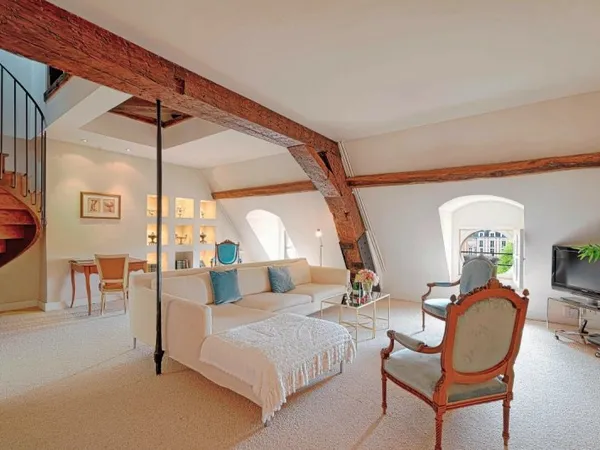 PLACE DES VOSGES - APPARTEMENT AVEC TERRASSE