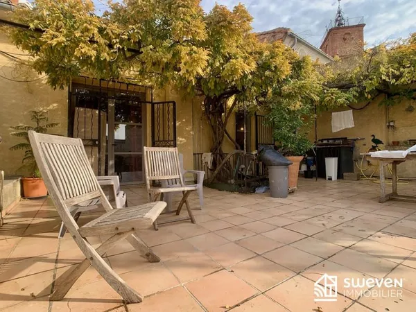 Maison de ville avec fort potentiel et terrasse de 77m2