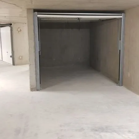 Box à louer 10 m² - Résidence sécurisée (vidéosurveillance)