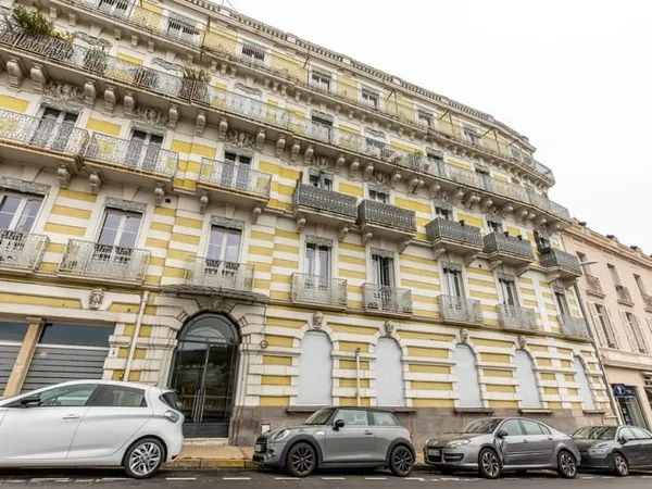 Royat limite Chamalières, Appart F5, 120 m2, résidence sécurisée, ascenseur, 3 chbres, balcons, park