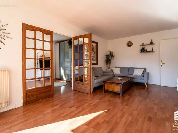 Paris 19 - Appartement familial avec balcon et vue dégagée