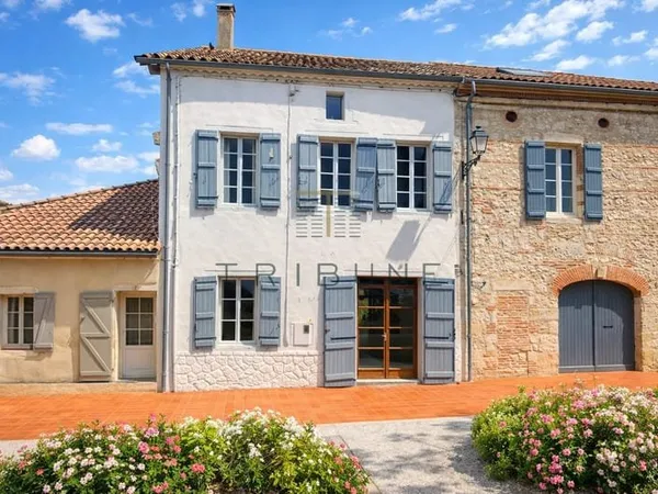 Charmante maison de village en pierre de 184 m2 avec jardin