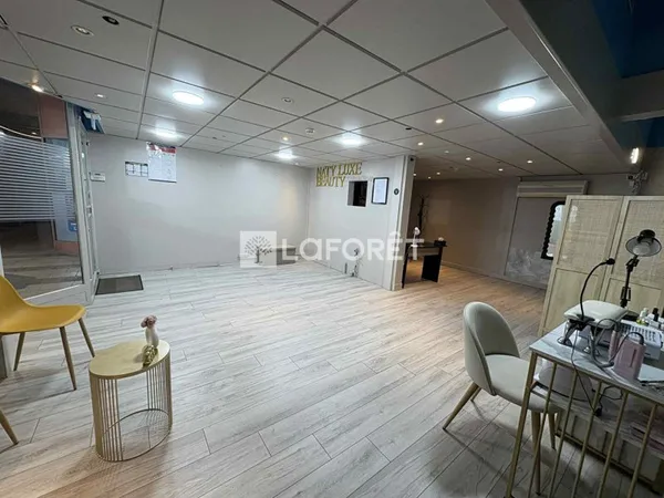 Local commercial 2 pièces 76 m²