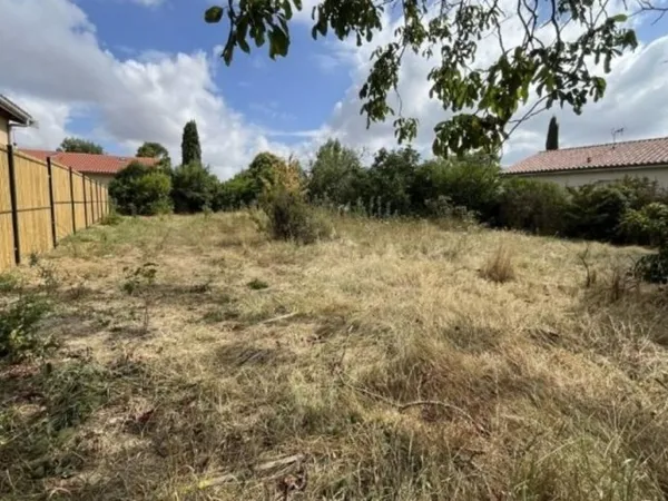 Terrain 590 m²