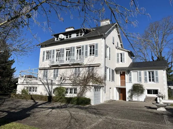 Villa 7 pièces 302 m²